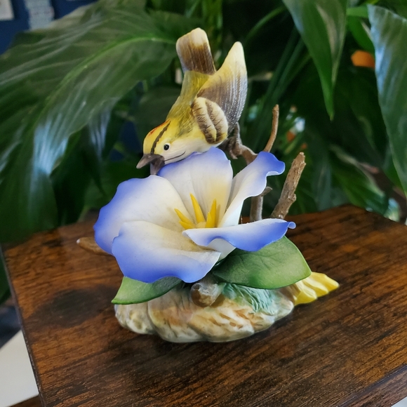 Sadek Bird on Flower Figurine - Picture 12 of 15